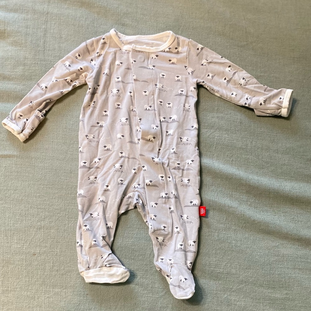 Bamboo Newborn pajamas Magnetic me